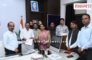 Shivad villagers handed over a cheque of Rs 1.30 lakh for school development