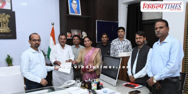 Shivad villagers handed over a cheque of Rs 1.30 lakh for school development