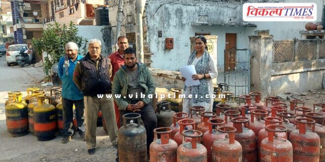 66 commercial and domestic gas cylinders recovered in jaipur
