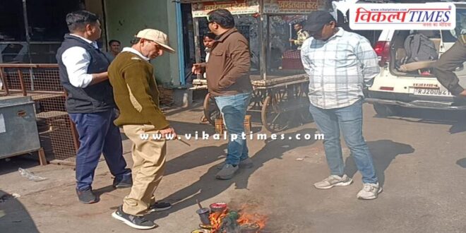 Chinese manjha is being sold in shops in Kota.