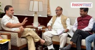 Rahul Gandhi interacts with the Vaishya community