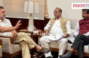 Rahul Gandhi interacts with the Vaishya community