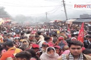 Amid the cold wave, the hills resounded with chants of Chauth Mata
