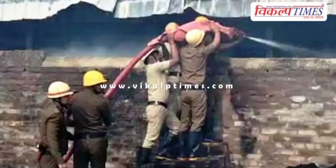 Fire breaks out in two warehouses in Kolkata