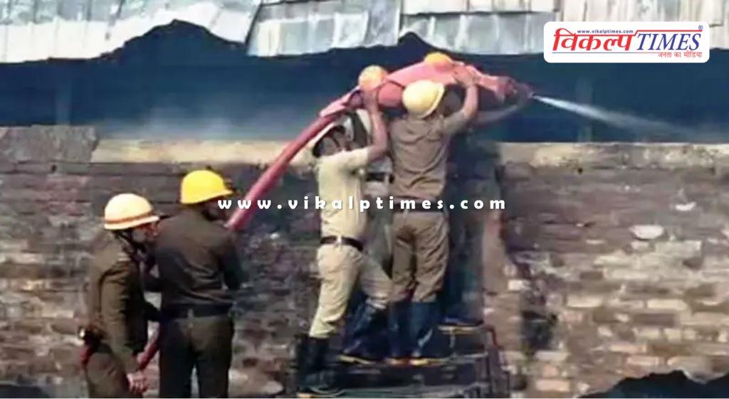 Fire breaks out in two warehouses in Kolkata