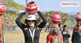 Foreign tourists rejoice in the expression of traditional games and folk culture in sawai madhopur