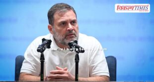 Rahul Gandhi meets the families in Indore