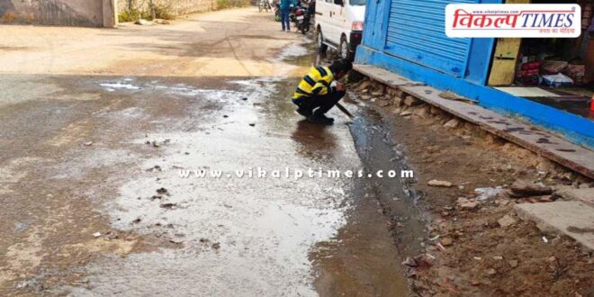 citizens are troubled due to drain water coming on the roads in todra sawai madhopur