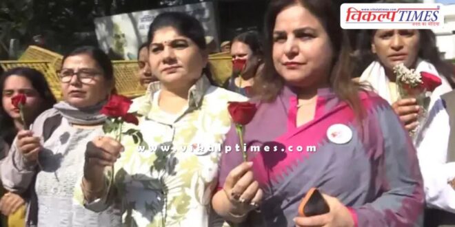 Congress women workers were stopped by the police while trying to give roses to Om Birla
