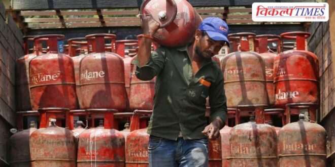 Amid LPG shortage, cylinders are being black marketed extensively, with those selling for ₹900 sold for ₹1800.