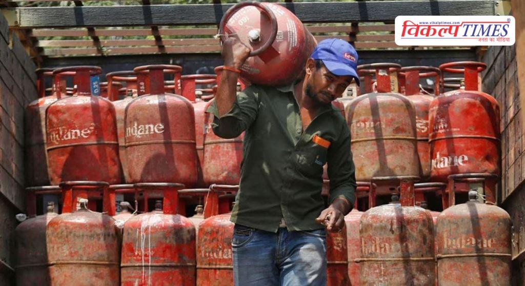 Amid LPG shortage, cylinders are being black marketed extensively, with those selling for ₹900 sold for ₹1800.