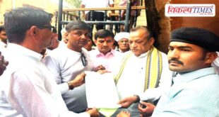 journalists express anger over the Collector jaisalmer, demand suspension