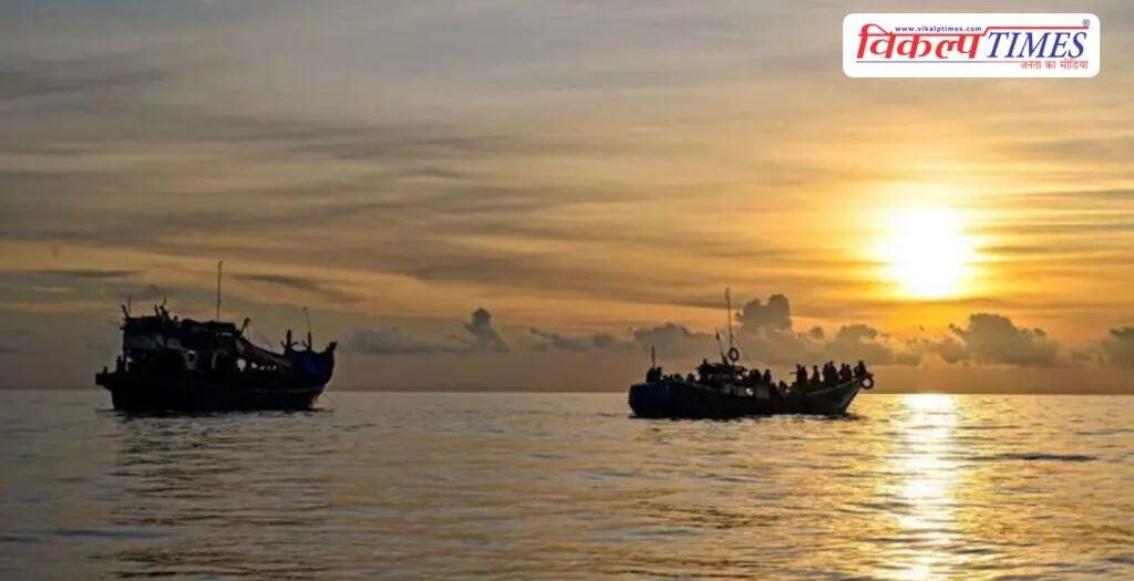 Boat carrying migrants capsizes in Indian Ocean