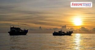 Boat carrying migrants capsizes in Indian Ocean