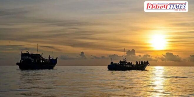 Boat carrying migrants capsizes in Indian Ocean