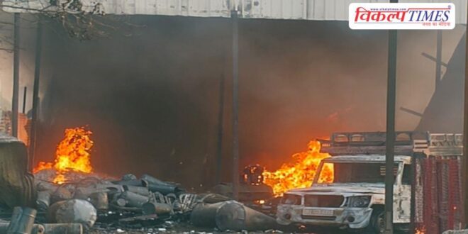 Massive fire in Neemrana, caused by perfume chemicals in kotputli behror