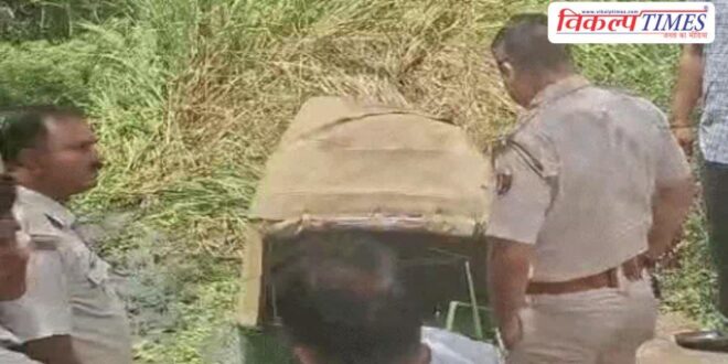 School auto filled with children falls into drain in kota