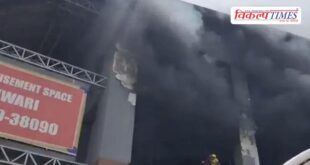 Massive fire breaks out in a four-storey building in Shahdara Delhi