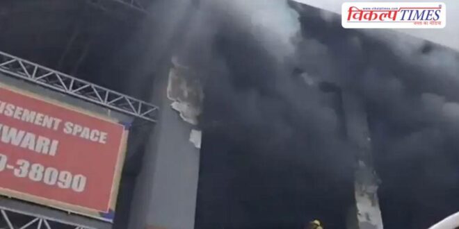 Massive fire breaks out in a four-storey building in Shahdara Delhi