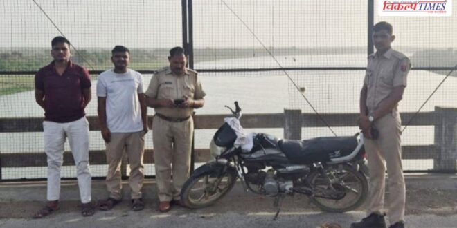 Motorcycle found abandoned on Pali Chambal bridge in khandar Sawai Madhopur