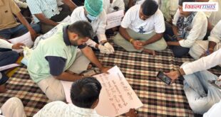 Under what compulsion did Ravindra Bhati have to write the letter with blood