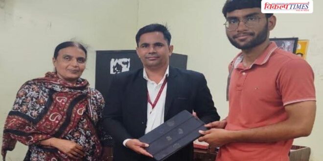 Laptop worth lakhs left behind at Kota station TTE's actions won hearts Vikalp Times