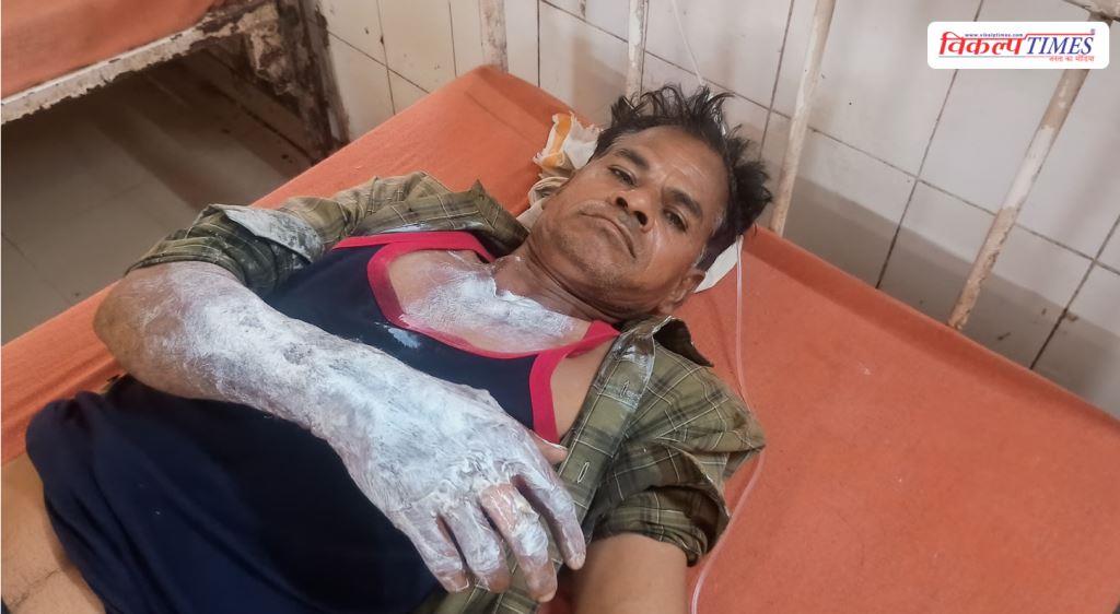 When the shopkeeper asked for money for kachori then he poured boiling oil on him in gangapur city Vikalp Times