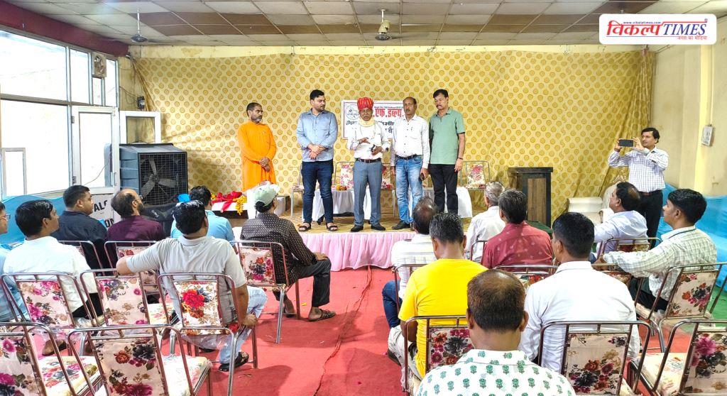 Sawai Madhopur IFWJ President Rajesh Sharma felicitated Vikalp Times